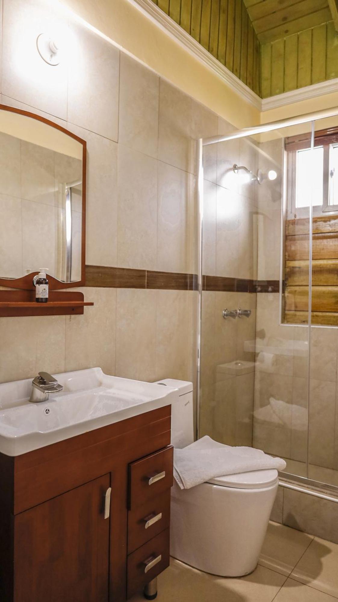Ivs Bed And Breakfast 킹스톤 외부 사진