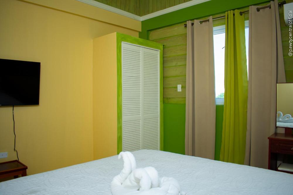 Ivs Bed And Breakfast 킹스톤 외부 사진